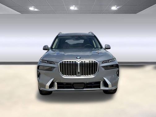 Skyscraper Grey Metallic 2027 BMW X7 xDrive40i