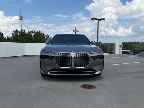 Oxide Grey Metallic 2023 BMW i7 xDrive60