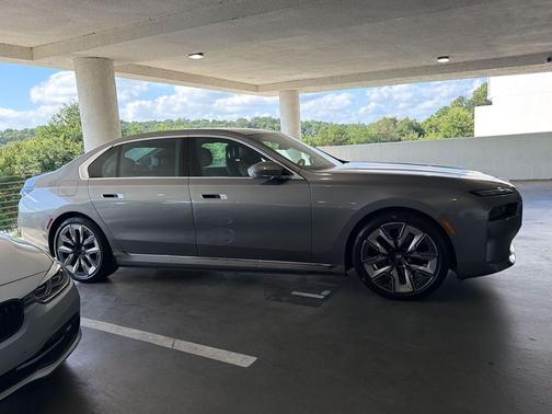 Oxide Grey Metallic 2023 BMW i7 xDrive60