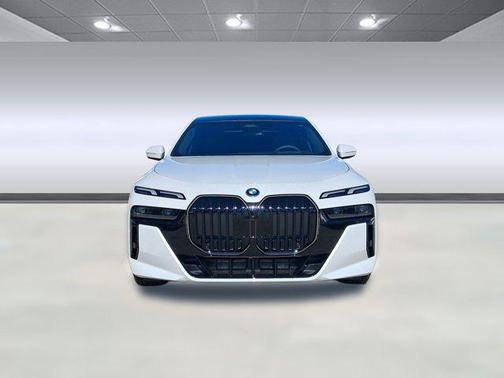 2026 BMW 750e i xDrive