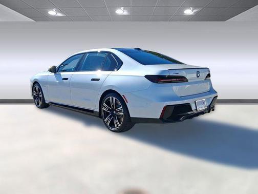 2026 BMW 750e i xDrive