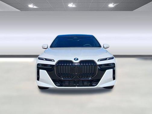 2026 BMW 750e i xDrive