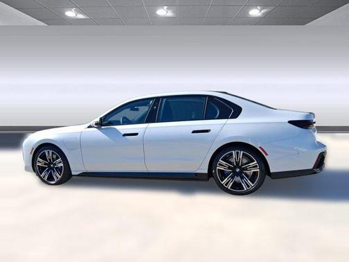 2026 BMW 750e i xDrive