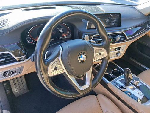 2021 BMW 740 740i