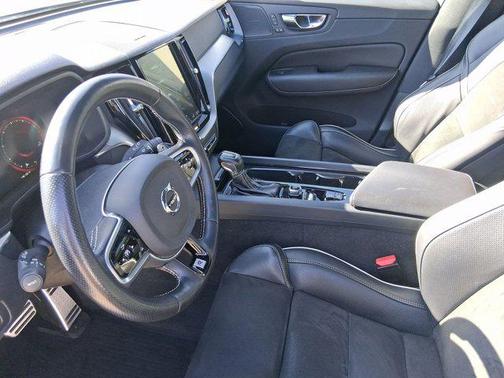 2019 Volvo XC60 T5 R-Design