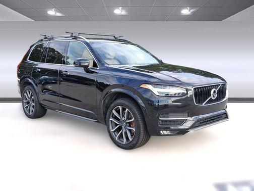 2016 Volvo XC90 T6 Momentum