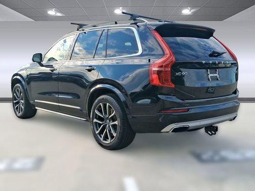 2016 Volvo XC90 T6 Momentum