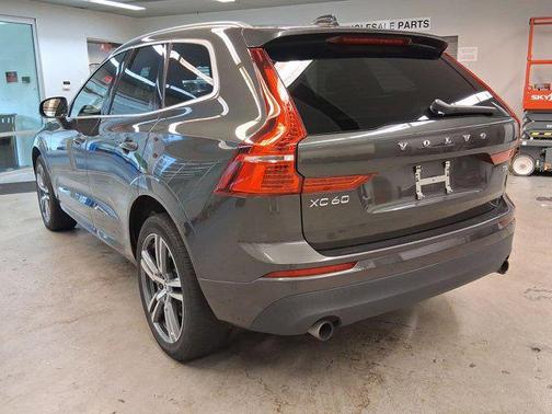 2021 Volvo XC60 T5 Momentum