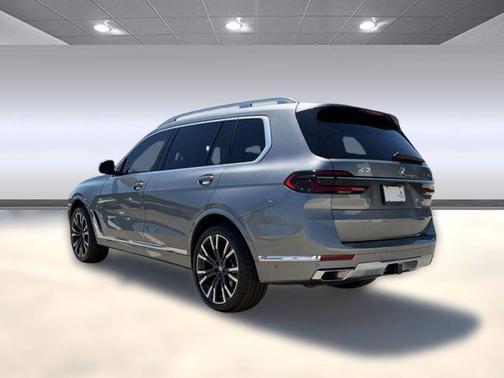 Skyscraper Grey Metallic 2024 BMW X7 xDrive40i