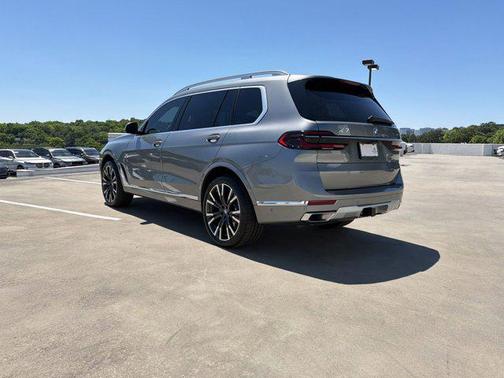 Skyscraper Grey Metallic 2024 BMW X7 xDrive40i