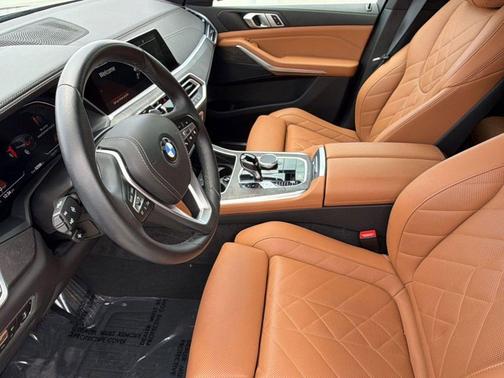 Manhattan Green Metallic 2023 BMW X5 sDrive40i