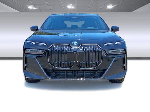 2026 BMW 750e i xDrive