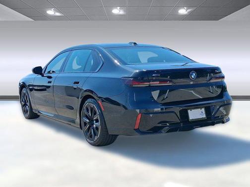 2026 BMW 750e i xDrive