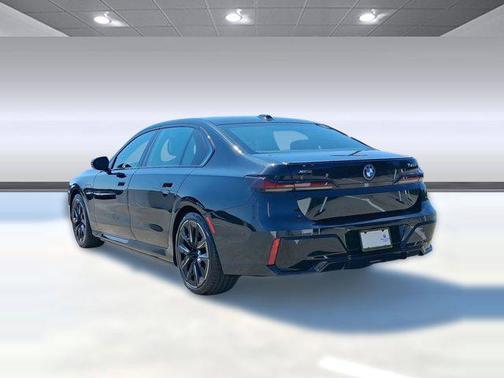 2026 BMW 750e i xDrive