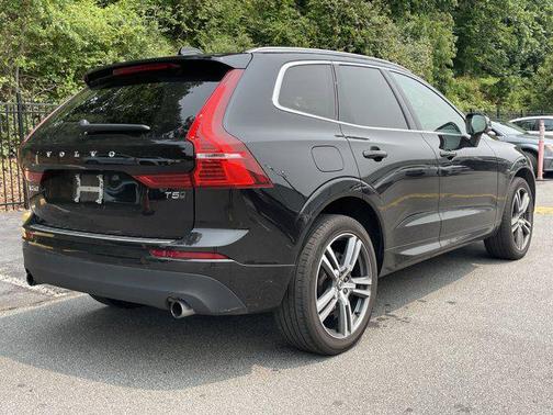 2021 Volvo XC60 T5 Momentum