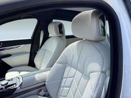 2025 BMW i7 xDrive60