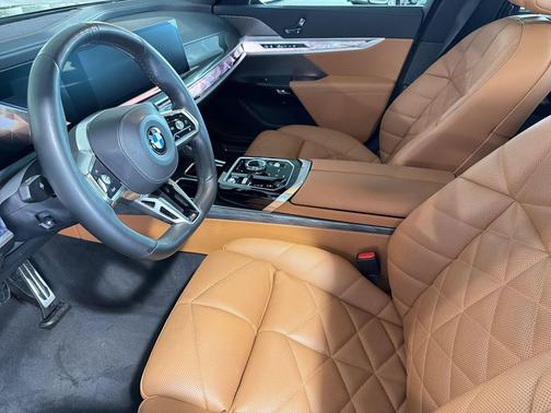 Black Sapphire Metallic 2023 BMW 740 i