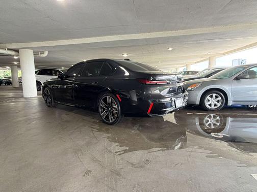 Black Sapphire Metallic 2023 BMW 740 i