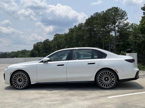 2025 BMW 740 i