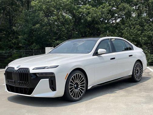 2025 BMW 740 i