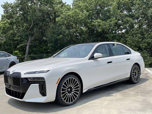 2025 BMW 740 i