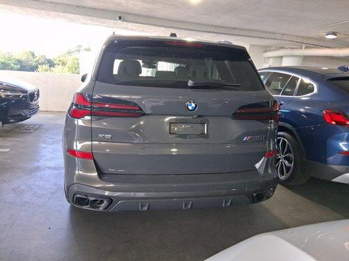 2025 BMW X5 M60i