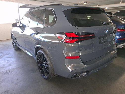 2025 BMW X5 M60i