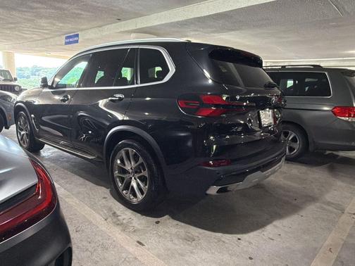 Black Sapphire Metallic 2024 BMW X5 xDrive40i