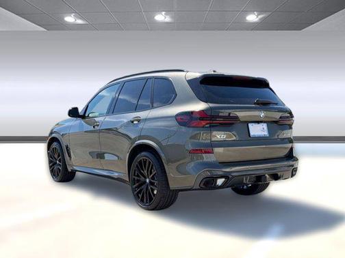 Manhattan Green Metallic 2026 BMW X5 xDrive40i