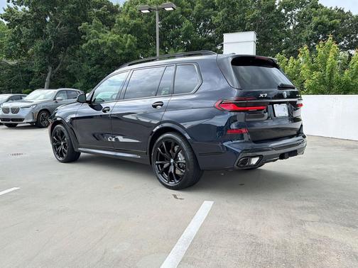 Carbon Black Metallic 2027 BMW X7 xDrive40i