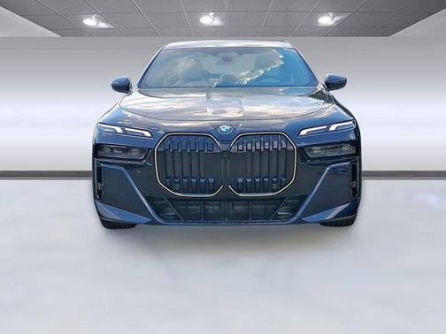 2026 BMW 750e i xDrive