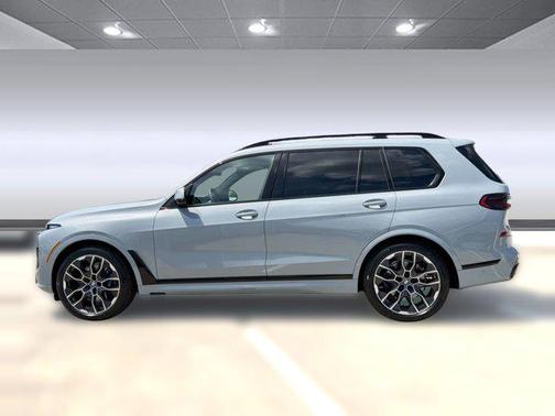Brooklyn Grey Metallic 2027 BMW X7 xDrive40i