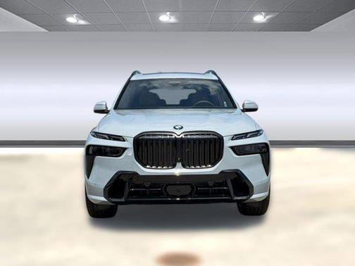 Brooklyn Grey Metallic 2027 BMW X7 xDrive40i