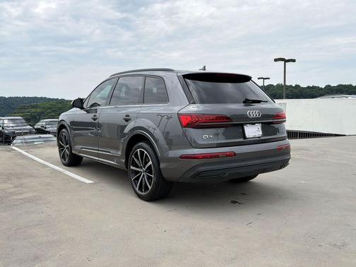 Samurai Gray Metallic 2022 Audi Q7 55 Premium Plus