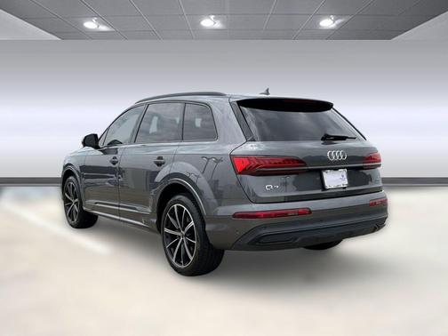 Samurai Gray Metallic 2022 Audi Q7 55 Premium Plus