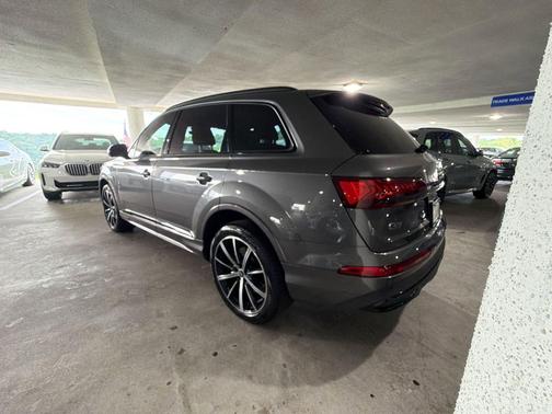 Samurai Gray Metallic 2022 Audi Q7 55 Premium Plus
