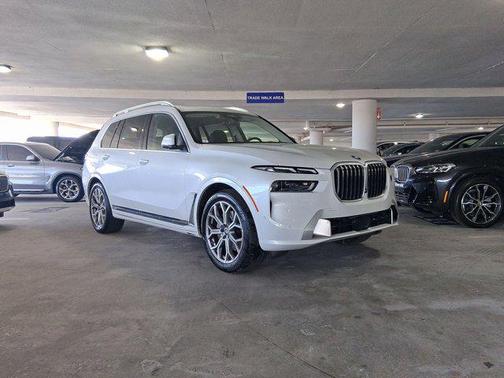 2025 BMW X7 xDrive40i