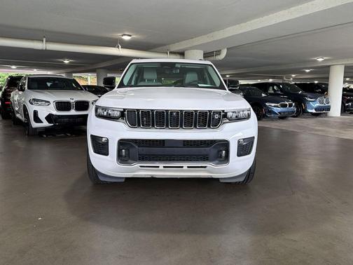 Bright White Clearcoat 2023 Jeep Grand Cherokee Overland