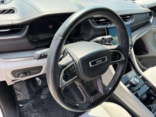 Bright White Clearcoat 2023 Jeep Grand Cherokee Overland
