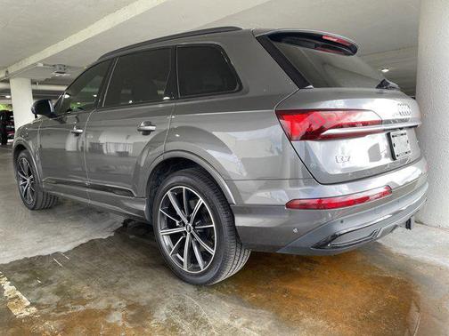 2020 Audi Q7 55 Premium Plus