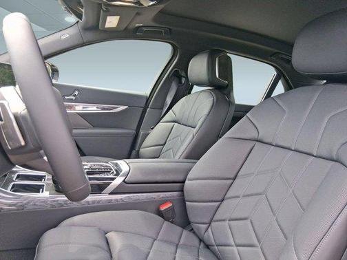 Black Sapphire Metallic 2026 BMW i7 eDrive50