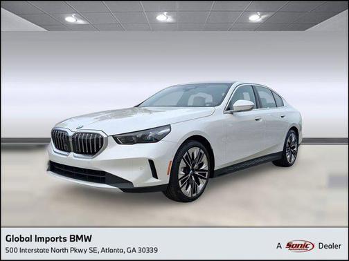 Mineral White Metallic 2026 BMW 530 530i