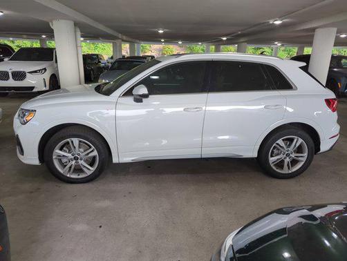 2024 Audi Q3 Premium 45 TFSI S line quattro Tiptronic