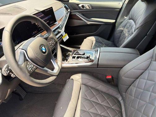Black Sapphire Metallic 2026 BMW X5 xDrive40i