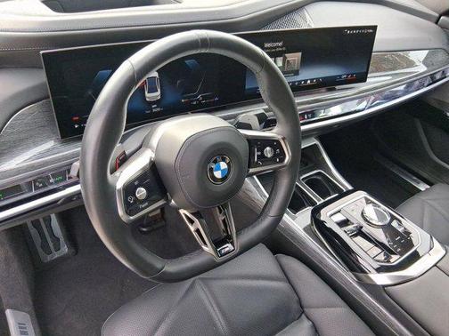2023 BMW 740 i