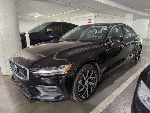 2020 Volvo S60 T5 Momentum