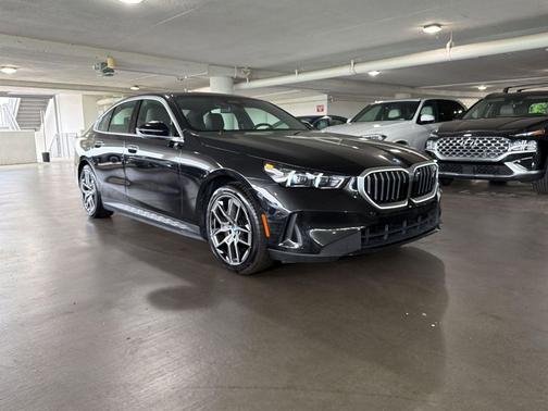 Black 2024 BMW i5 eDrive40