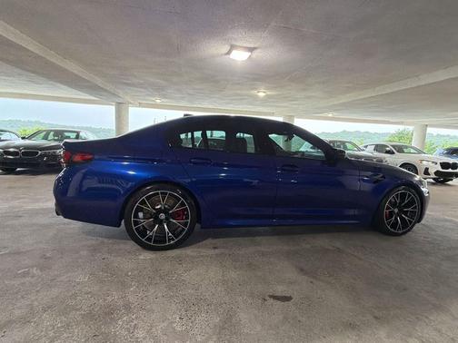 Marina Bay Blue Metallic 2023 BMW M5 Base