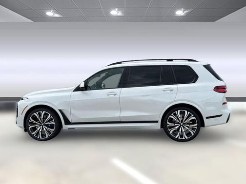 Mineral White Metallic 2027 BMW X7 xDrive40i
