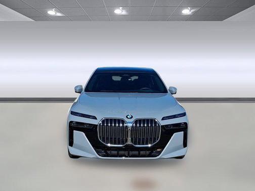 2023 BMW 740 i